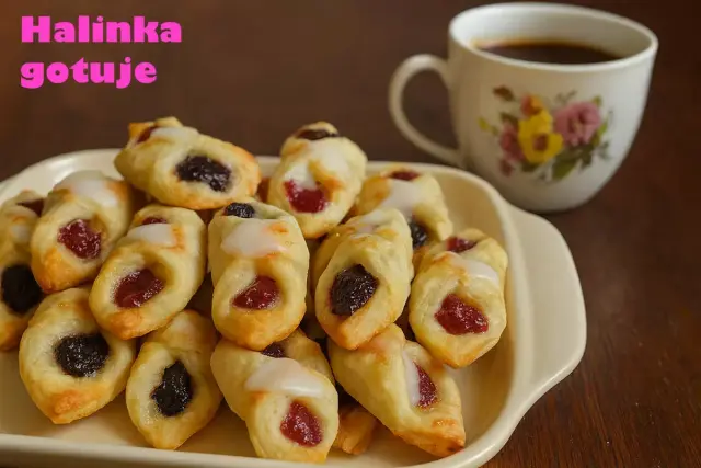 Pyszne ciasteczka z marmoladą, które Halinka przygotowała na kawę. Idealne na deser!